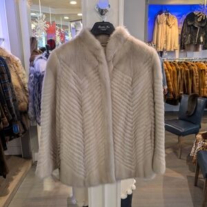 Elegant Cream Mink Fur Jacket